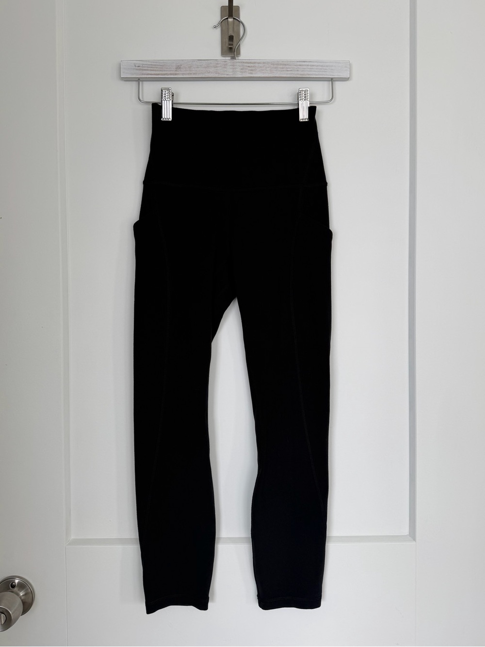 Lululemon Black High-Waisted Leggings with pockets size 2